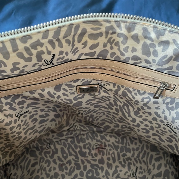 GUESS Rare White Tote Bag NWOT - Picture 12 of 15